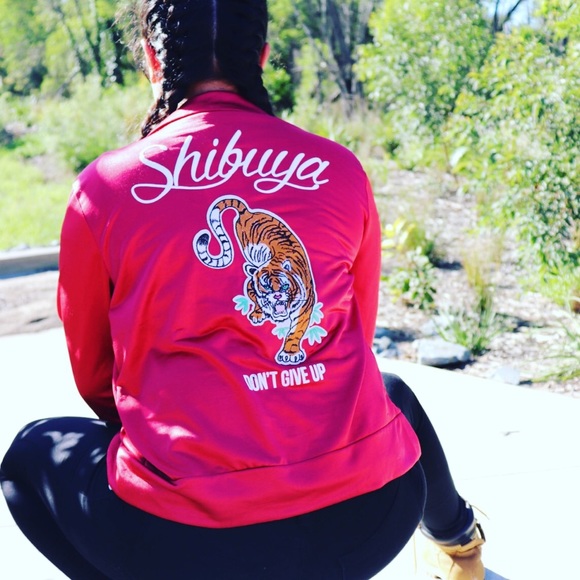 Meet your Posher, Lee from L&J Vintage Clothing - Picture 5 of 10